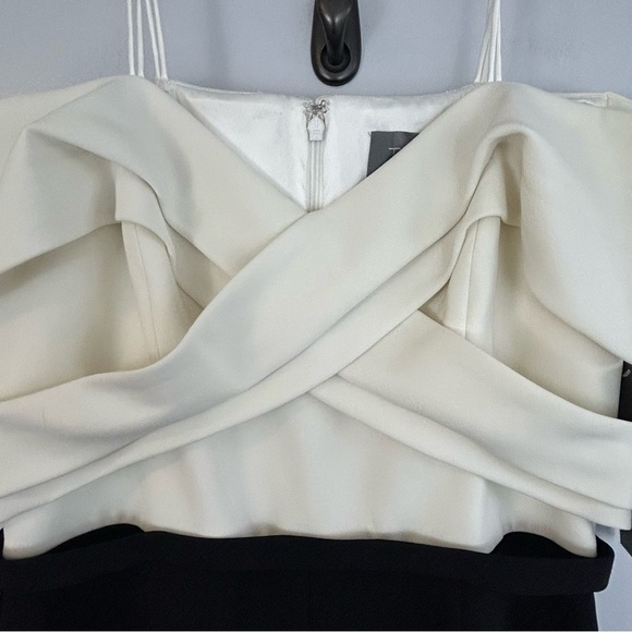 NWT Theia Black/Ivory Crisscross Off the Shoulder Color Block Jumpsuit Size 10 - Picture 6 of 16